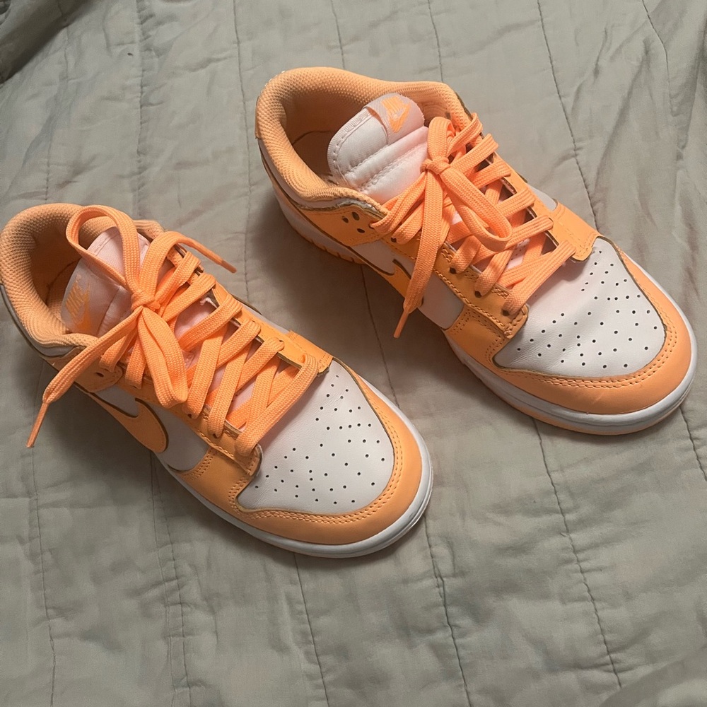 NIKE Women’s peach and cream low dunks